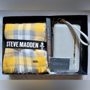 Steve Madden Gray and Yellow Scarf & Wristlet Wallet Gift Set
